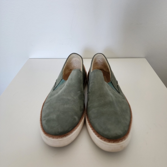 UGG - Picture 1 of 7